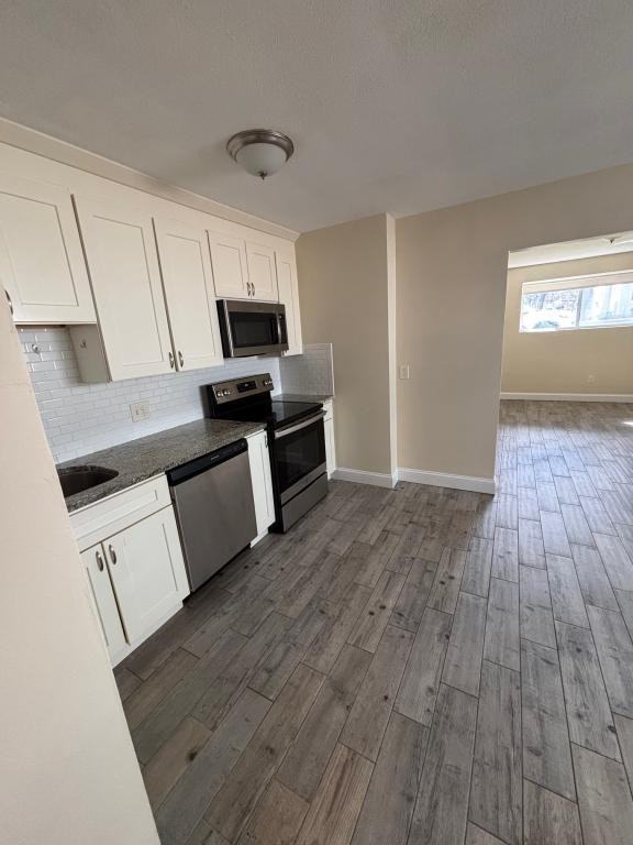 656 Hyde Park Ave - Photo 3 of 7