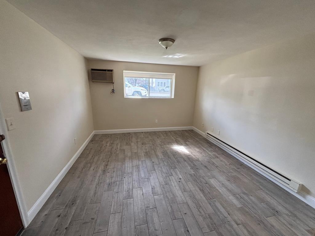 656 Hyde Park Ave - Photo 5 of 7