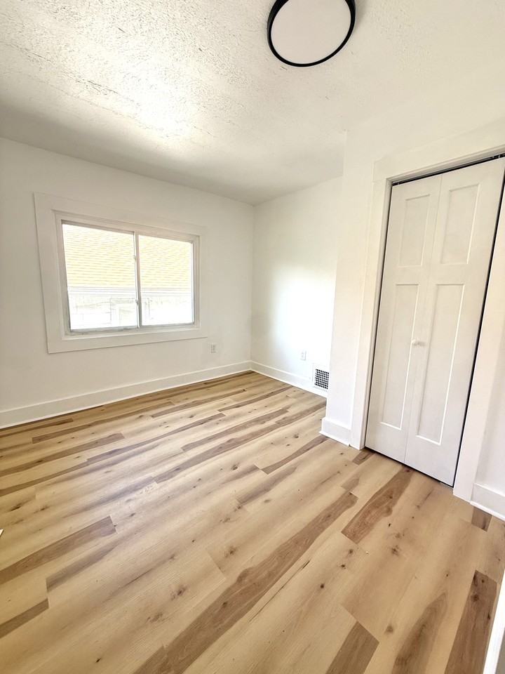 2859 Marshall Ave - Photo 6 of 20