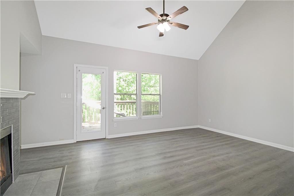 204 Ivy Green Ln Se - Photo 3 of 16