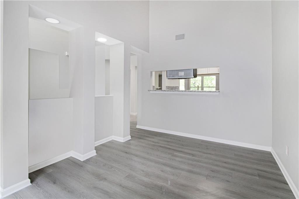 204 Ivy Green Ln Se - Photo 6 of 16