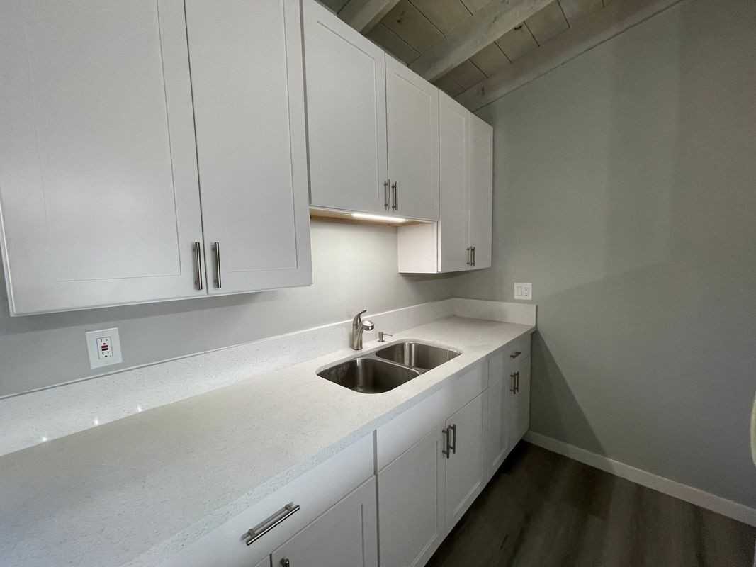 449 Redondo Ave ##B - Photo 3 of 21