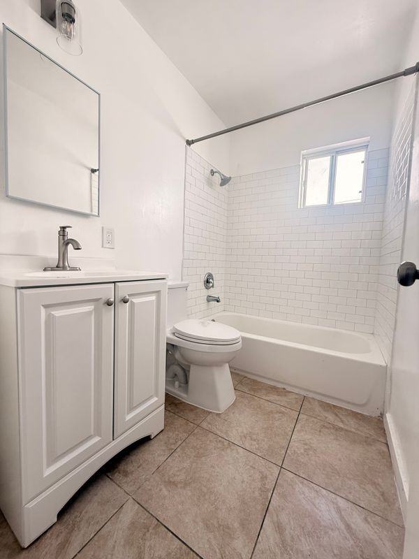 2431 W Beverly Blvd - Photo 2 of 9