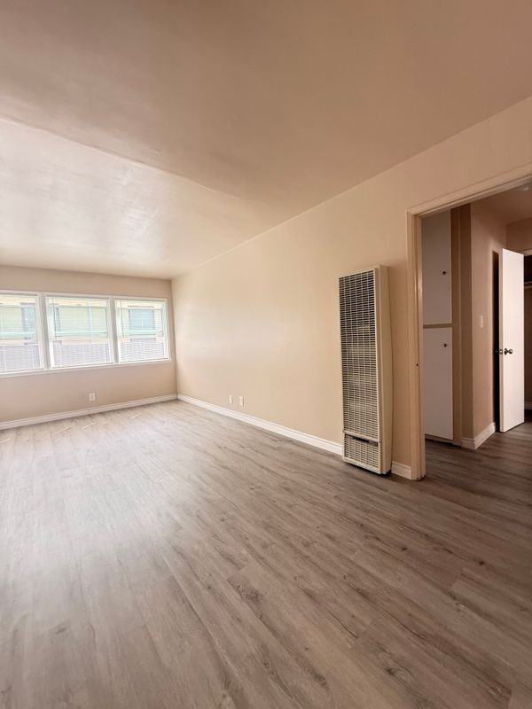 2431 W Beverly Blvd - Photo 3 of 9