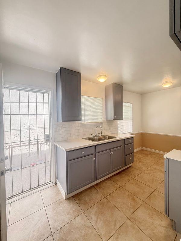 2431 W Beverly Blvd - Photo 4 of 9