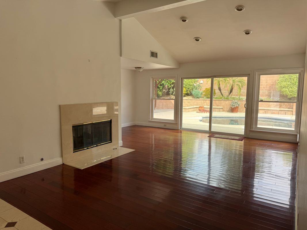 10116 Viking Ave - Photo 2 of 4
