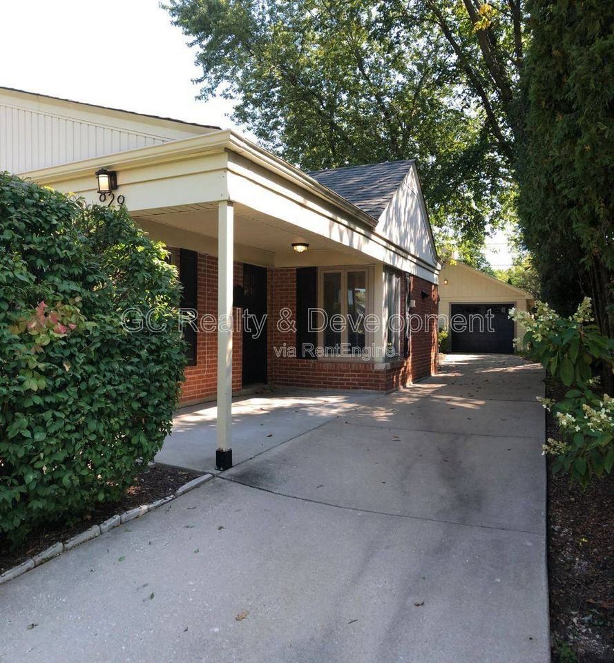 829 S Monroe St - Photo 2 of 9