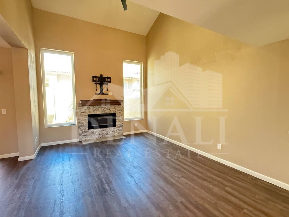 2073 N Sunset Dr - Photo 3 of 10