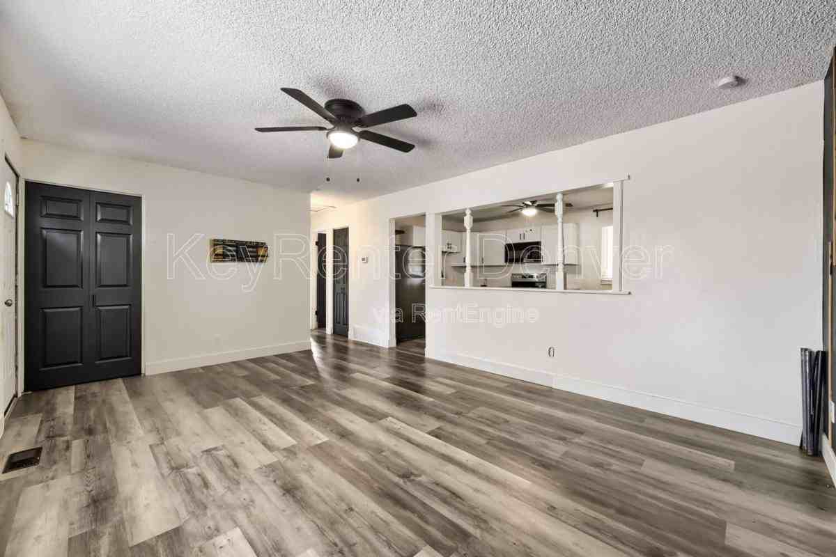 5543 Atchison St - Photo 3 of 10