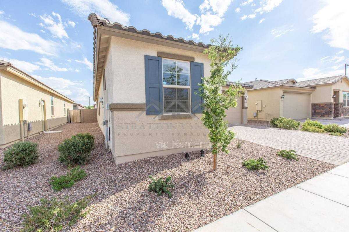 15427 W Windward Ave - Photo 3 of 10