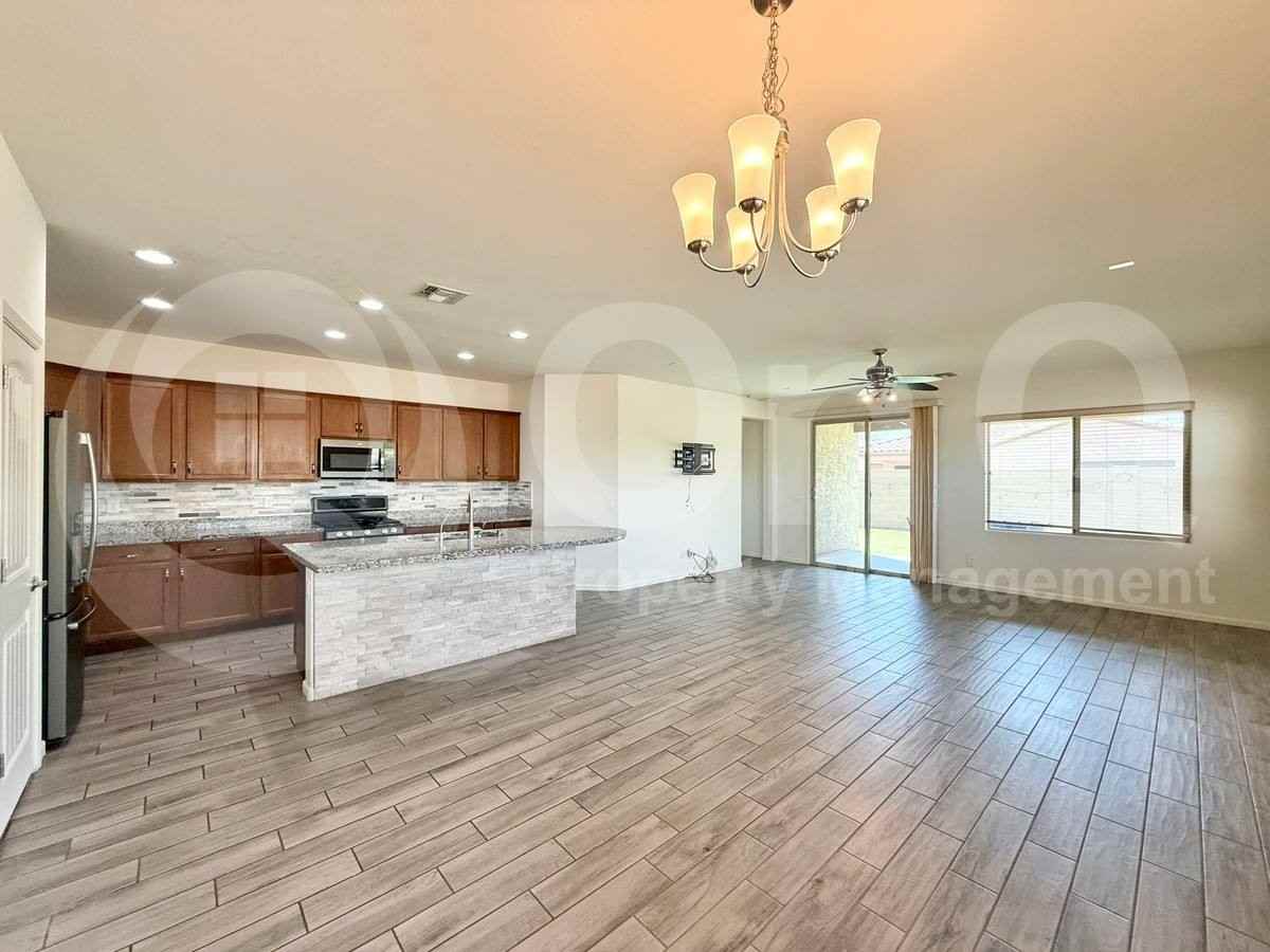 12157 W Remuda Dr - Photo 2 of 9