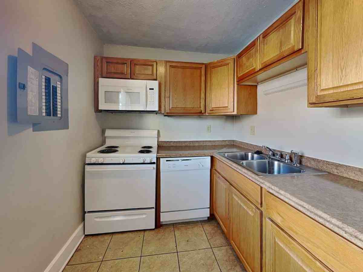 1365 Indianola Ave - Photo 3 of 10