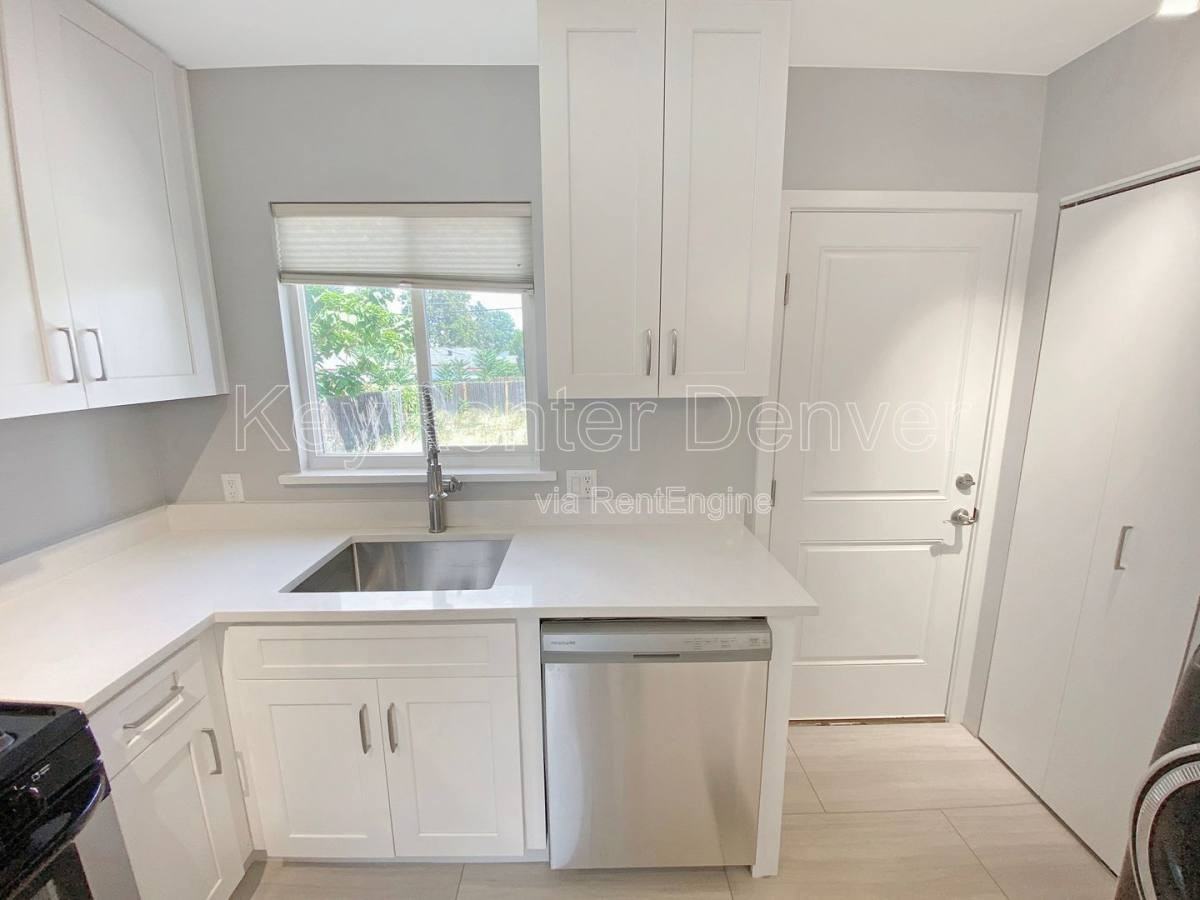 4960 Decatur St - Photo 3 of 10