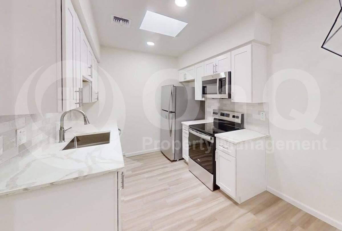426 W Pontiac Dr #6 - Photo 2 of 10