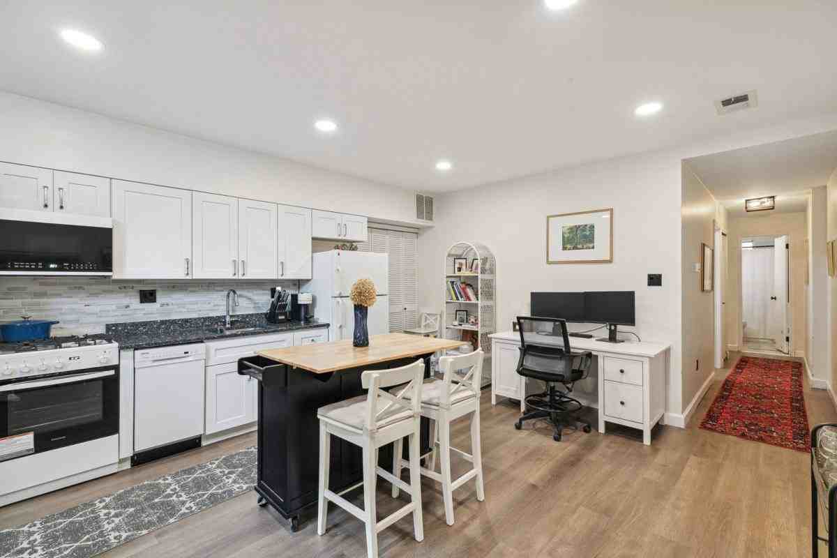 1829 Kater St #1 - Photo 3 of 10