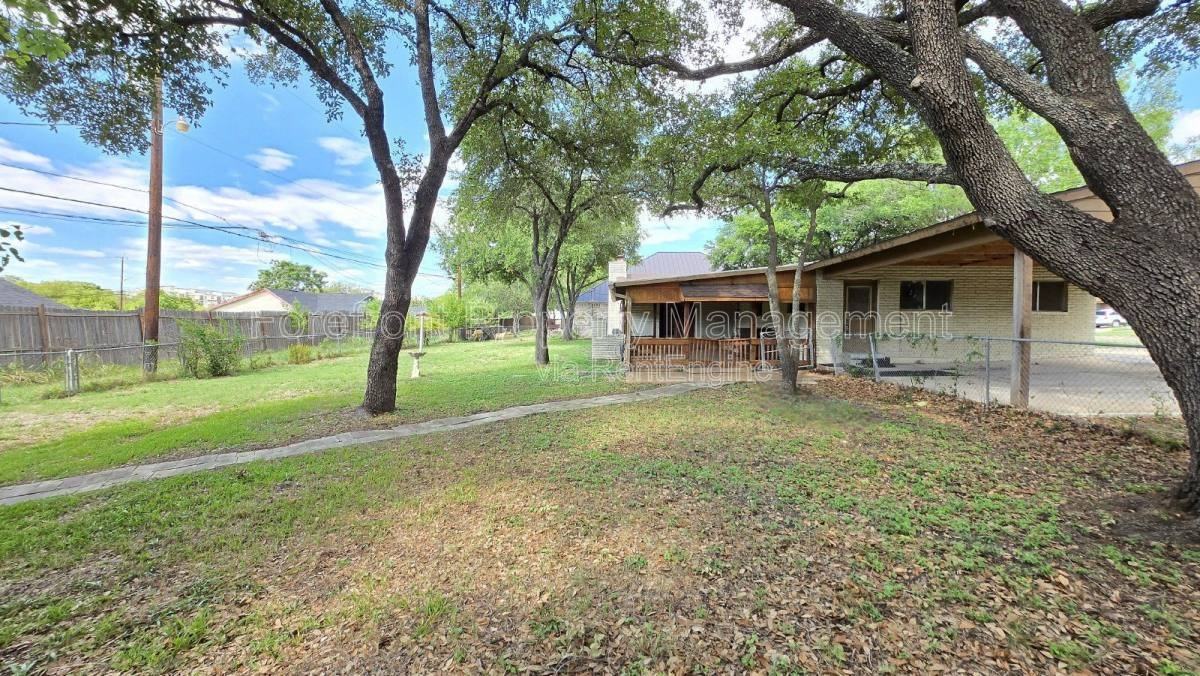 7609 Linkside St - Photo 5 of 9