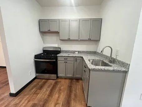 31 W James St #1F - Photo 2 of 10