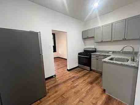 31 W James St #1F - Photo 3 of 10