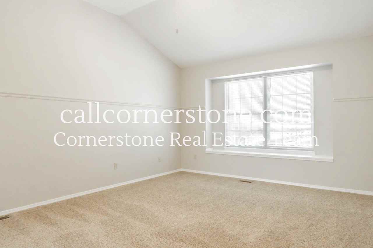 5037 Plumstead Dr - Photo 3 of 32
