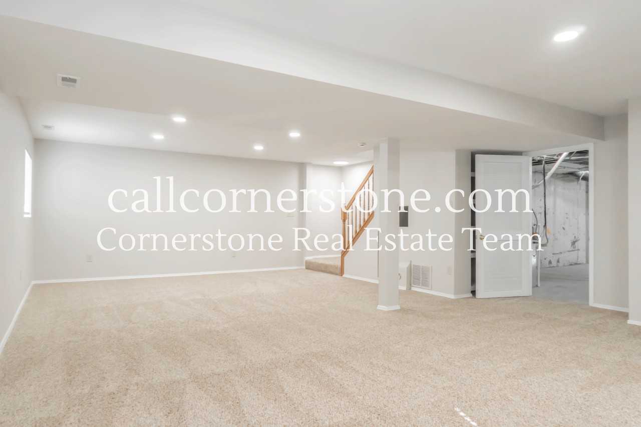 5037 Plumstead Dr - Photo 2 of 32