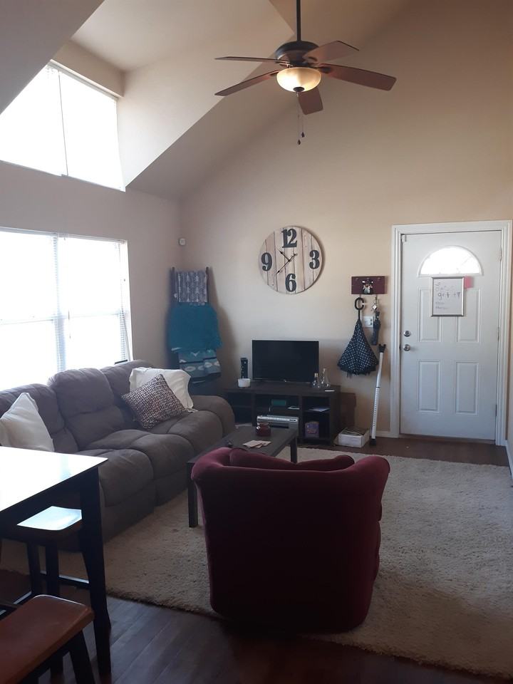 415 S Blakeley St Apt B #1 - Photo 3 of 6