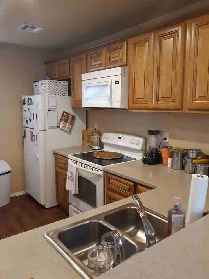 415 S Blakeley St Apt B #1 - Photo 2 of 6