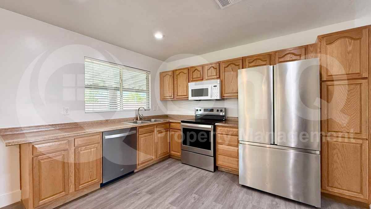 962 E Hackamore St - Photo 6 of 17