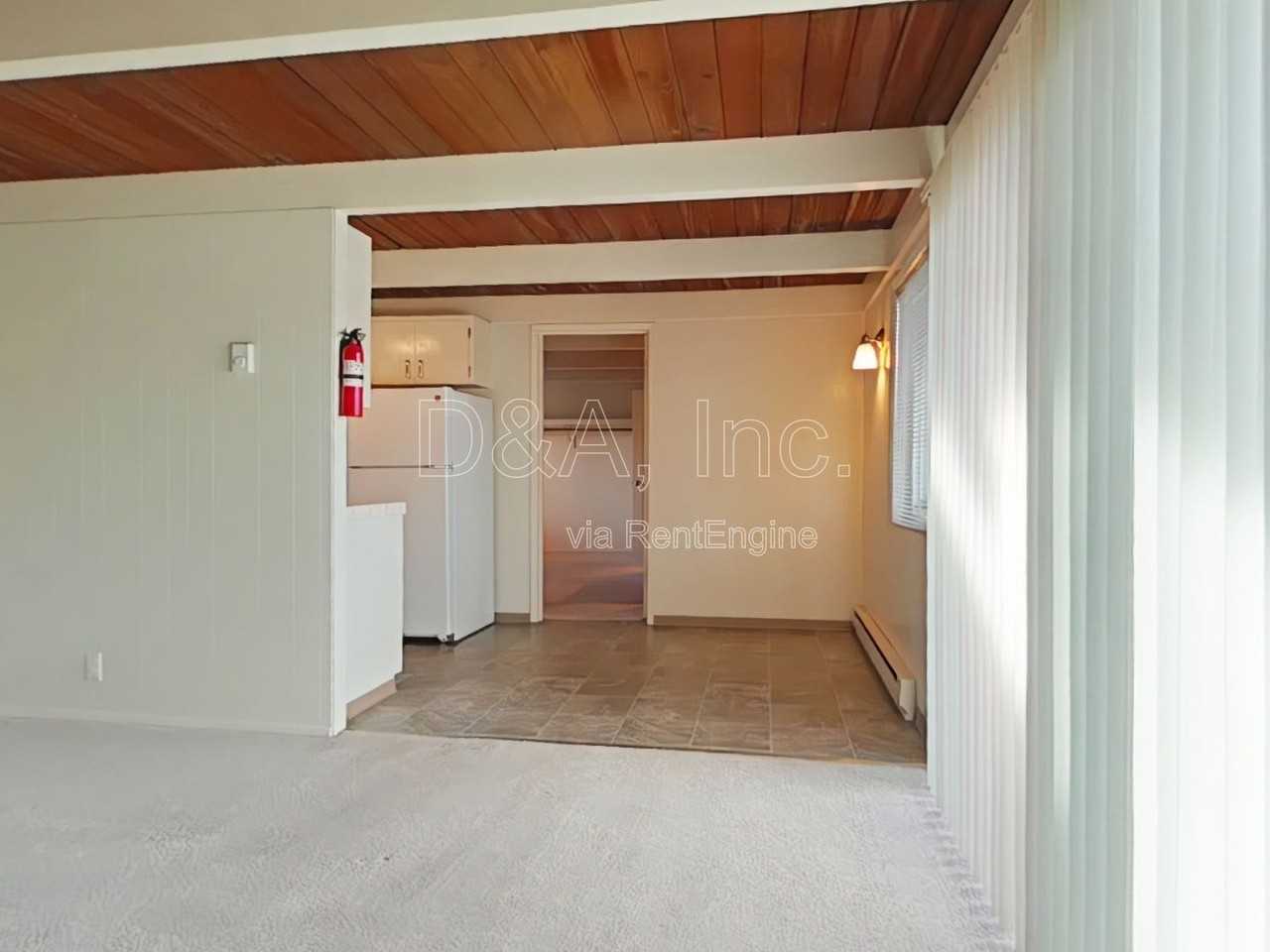 355 Nw Kings Blvd - Photo 3 of 8