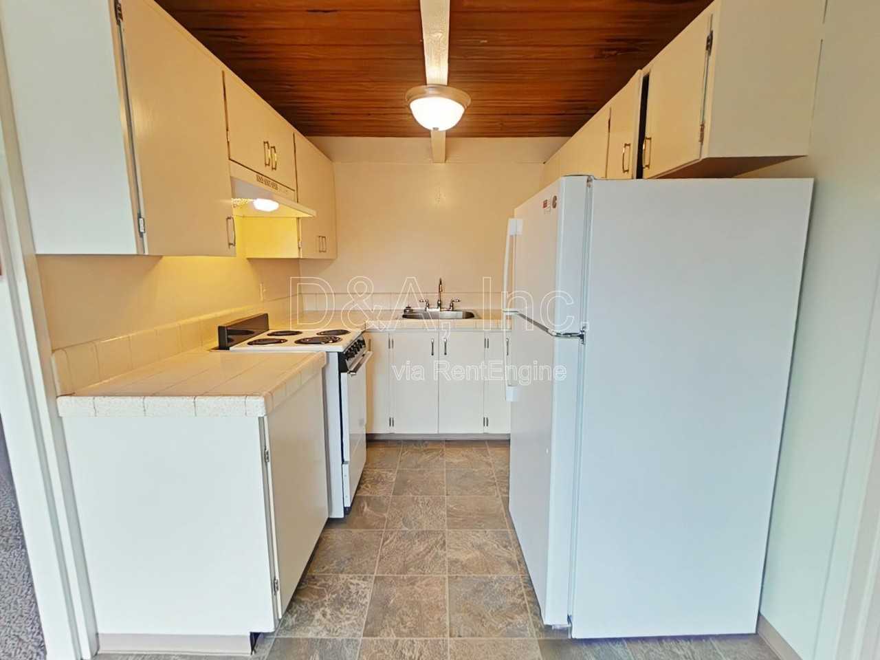 355 Nw Kings Blvd - Photo 4 of 8