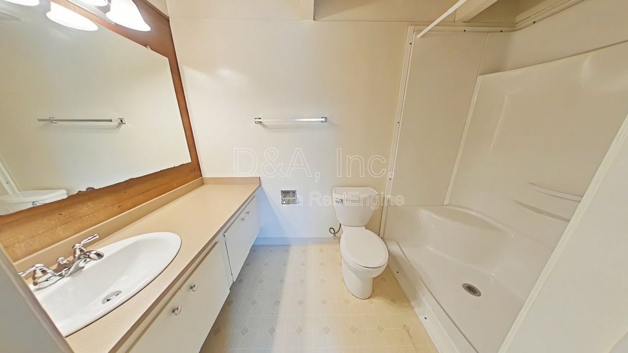 355 Nw Kings Blvd - Photo 7 of 8