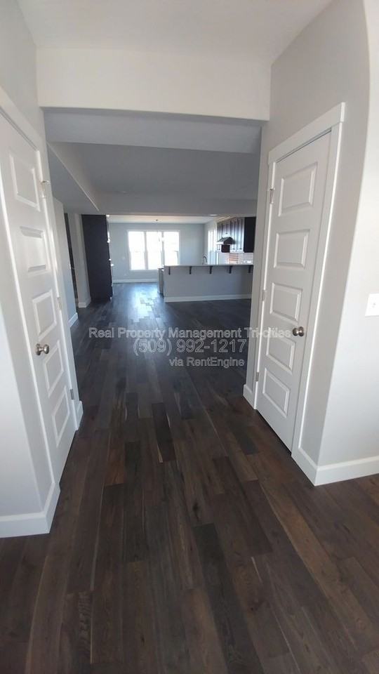 9907 Coho Ct - Photo 2 of 35