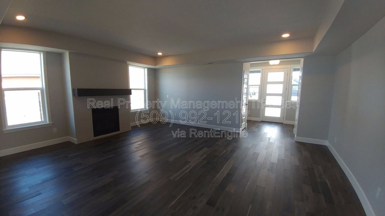 9907 Coho Ct - Photo 5 of 35