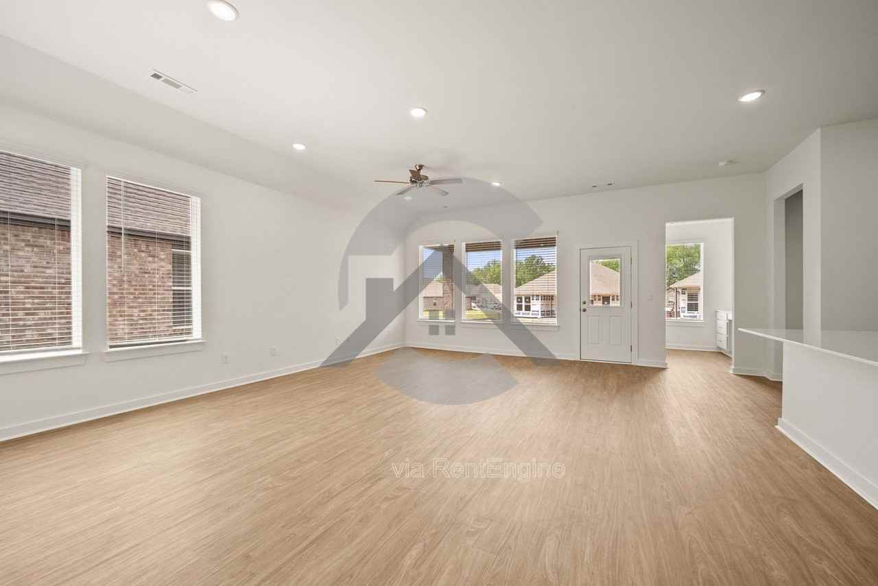 621 Riley Ln - Photo 2 of 20