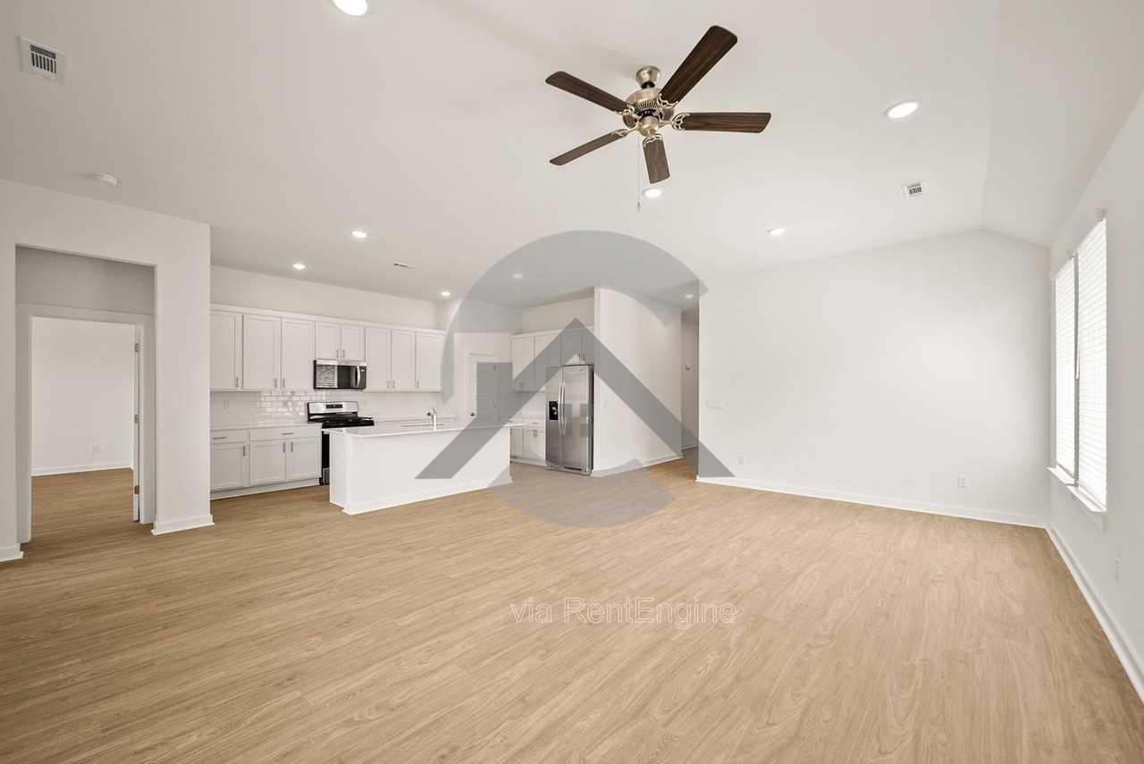 621 Riley Ln - Photo 3 of 20