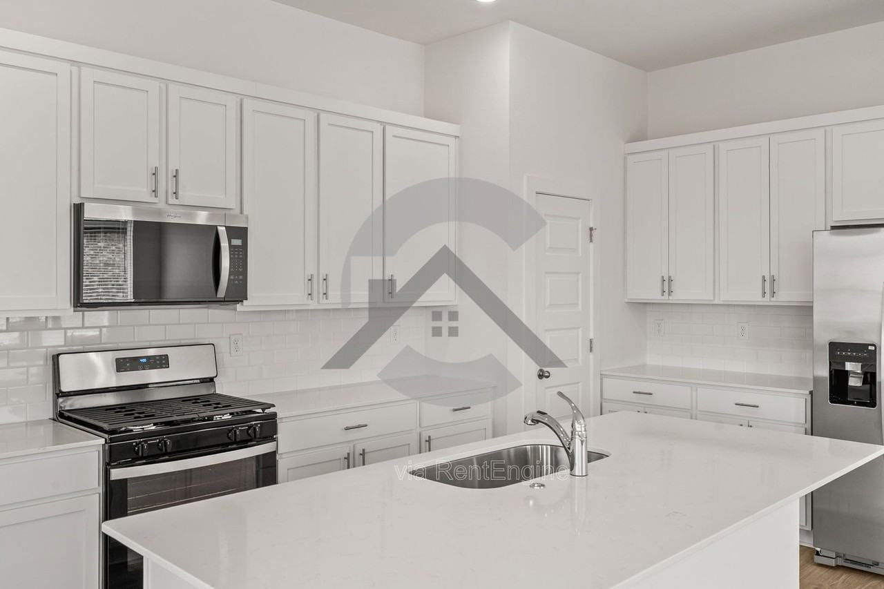 621 Riley Ln - Photo 6 of 20