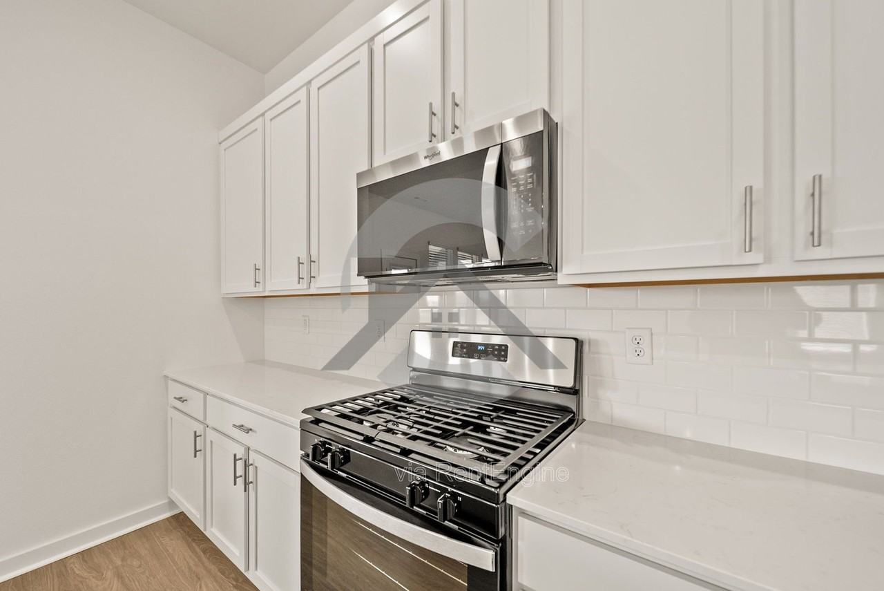 621 Riley Ln - Photo 7 of 20