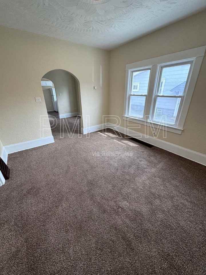 1855 Flint Ave - Photo 4 of 29