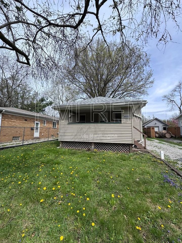 1855 Flint Ave - Photo 5 of 29