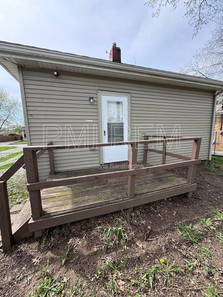 1855 Flint Ave - Photo 7 of 29