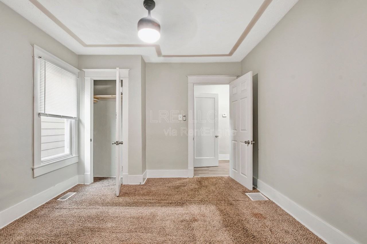 913 Denmark St - Photo 6 of 13