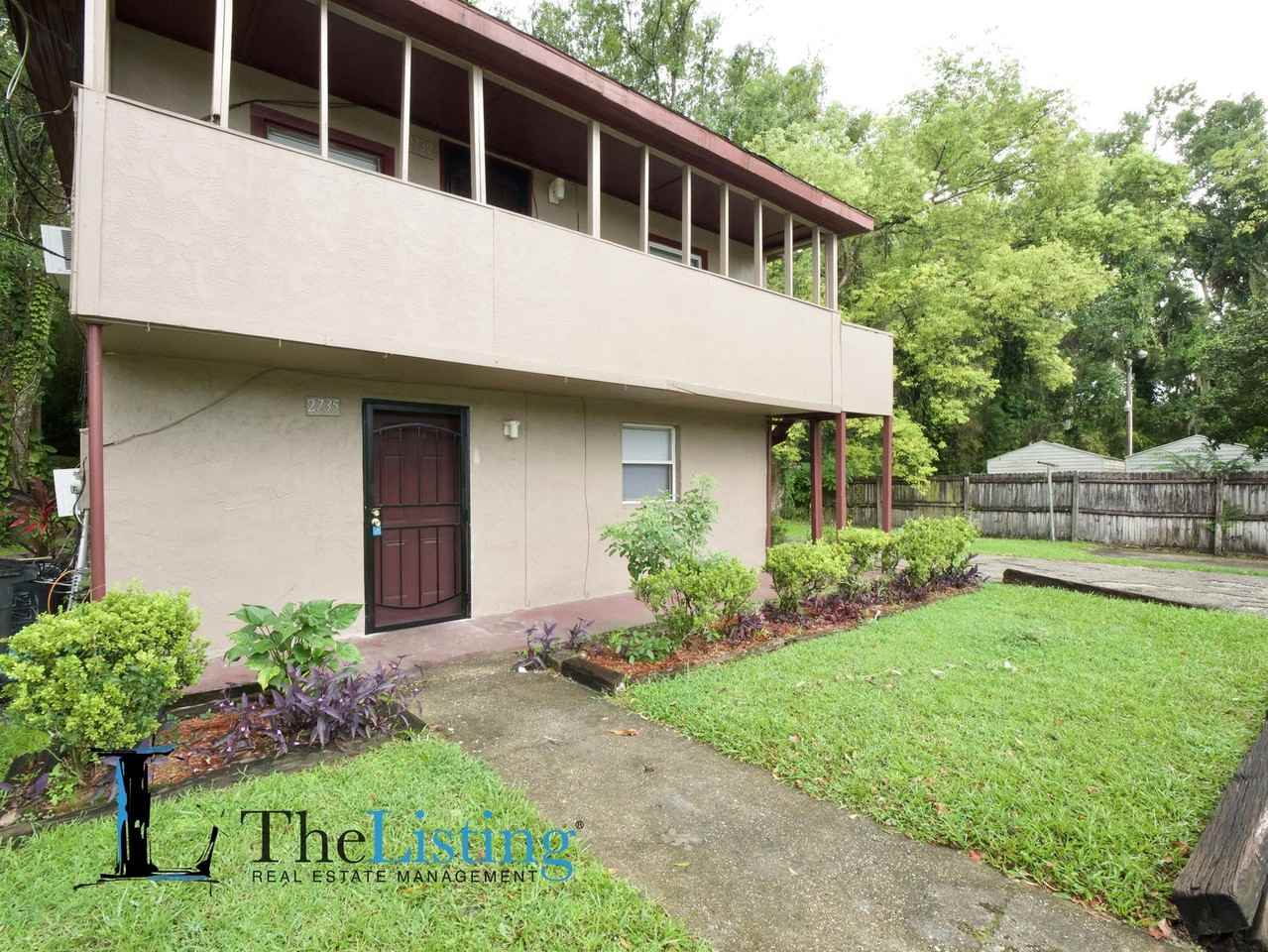 2735 Bungalow Blvd - Photo 2 of 11