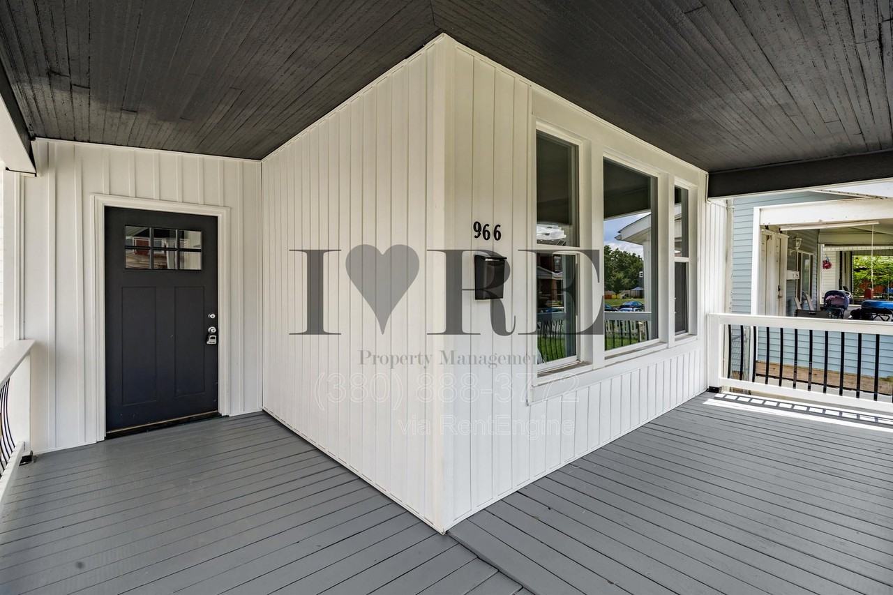 966 Wilson Ave - Photo 2 of 20