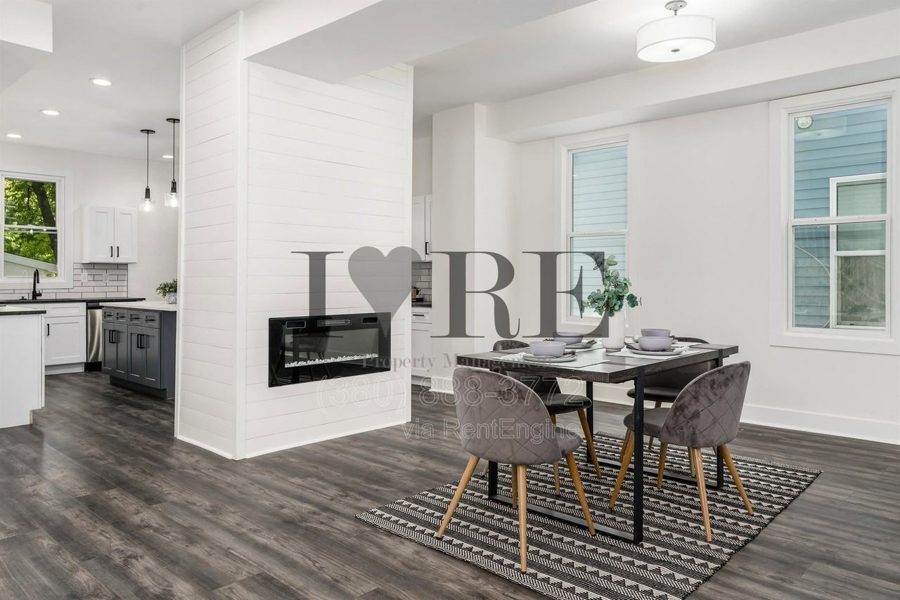 966 Wilson Ave - Photo 3 of 20