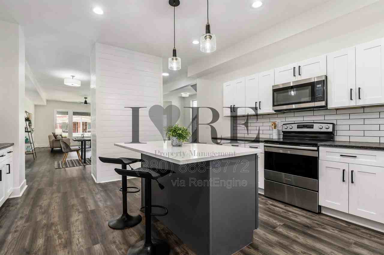 966 Wilson Ave - Photo 5 of 20