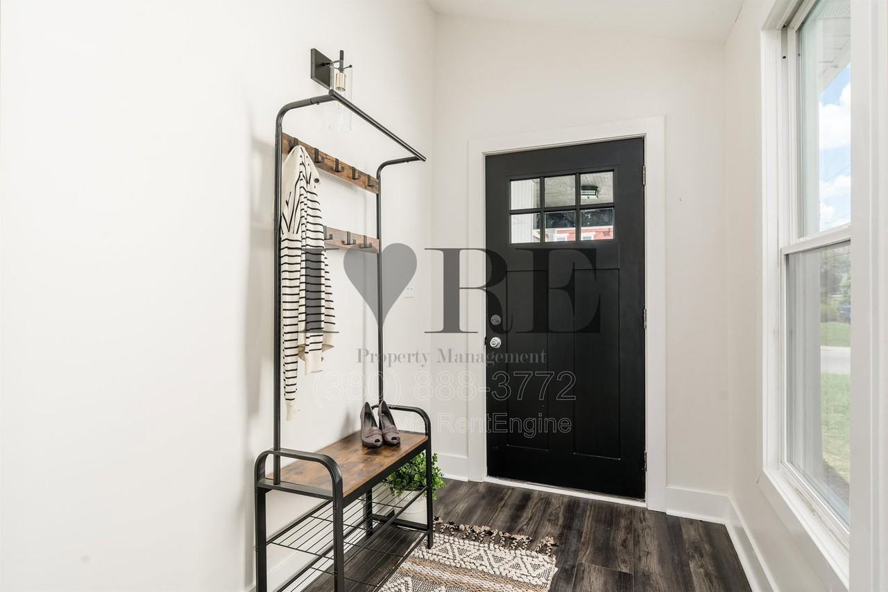 966 Wilson Ave - Photo 6 of 20