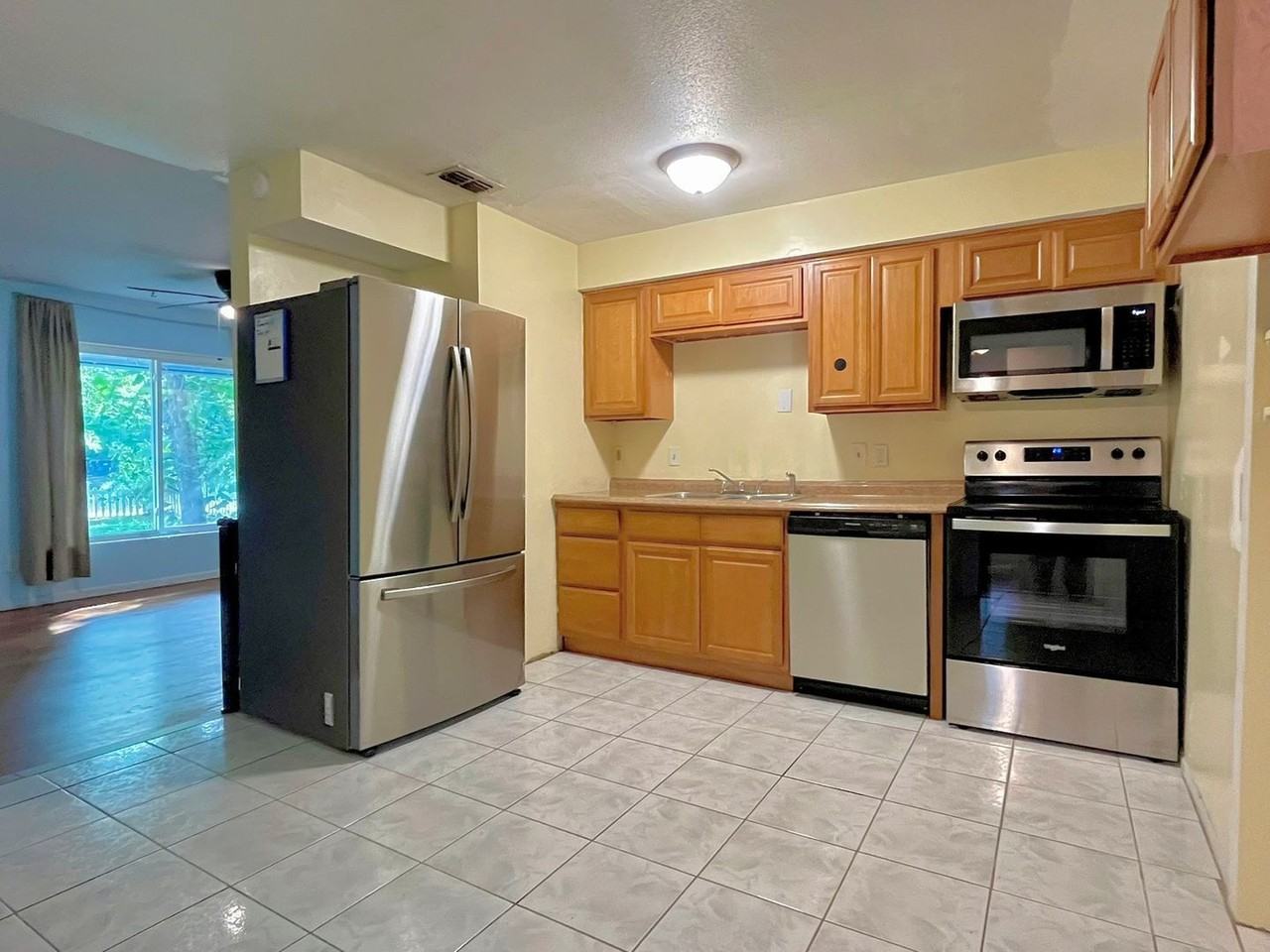 2611 Pembrook Dr - Photo 4 of 22