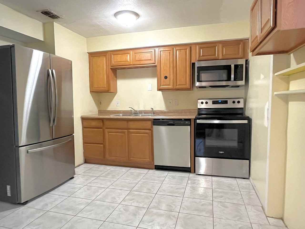 2611 Pembrook Dr - Photo 5 of 22