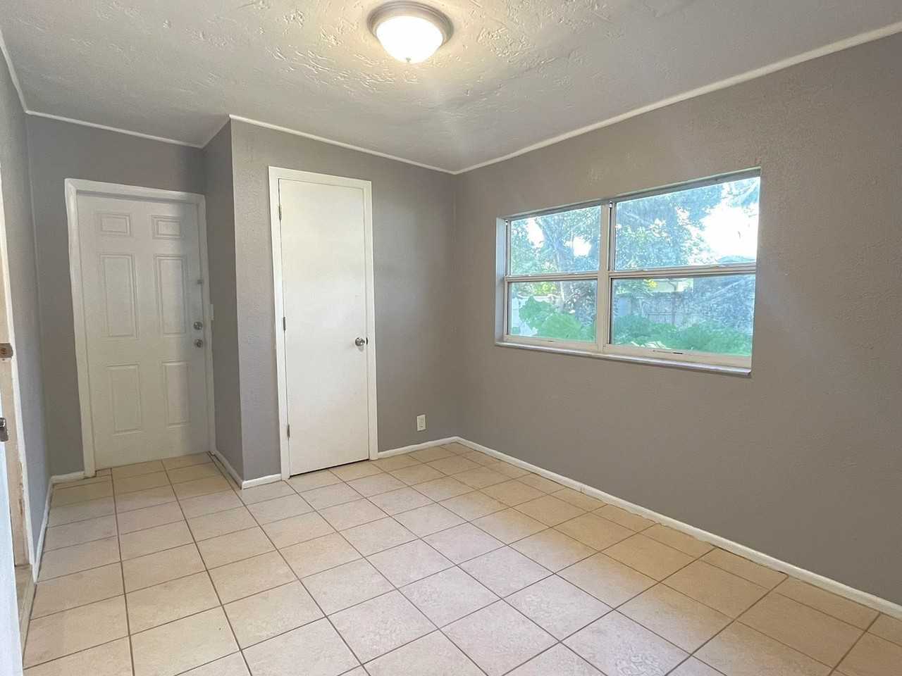 2611 Pembrook Dr - Photo 7 of 22