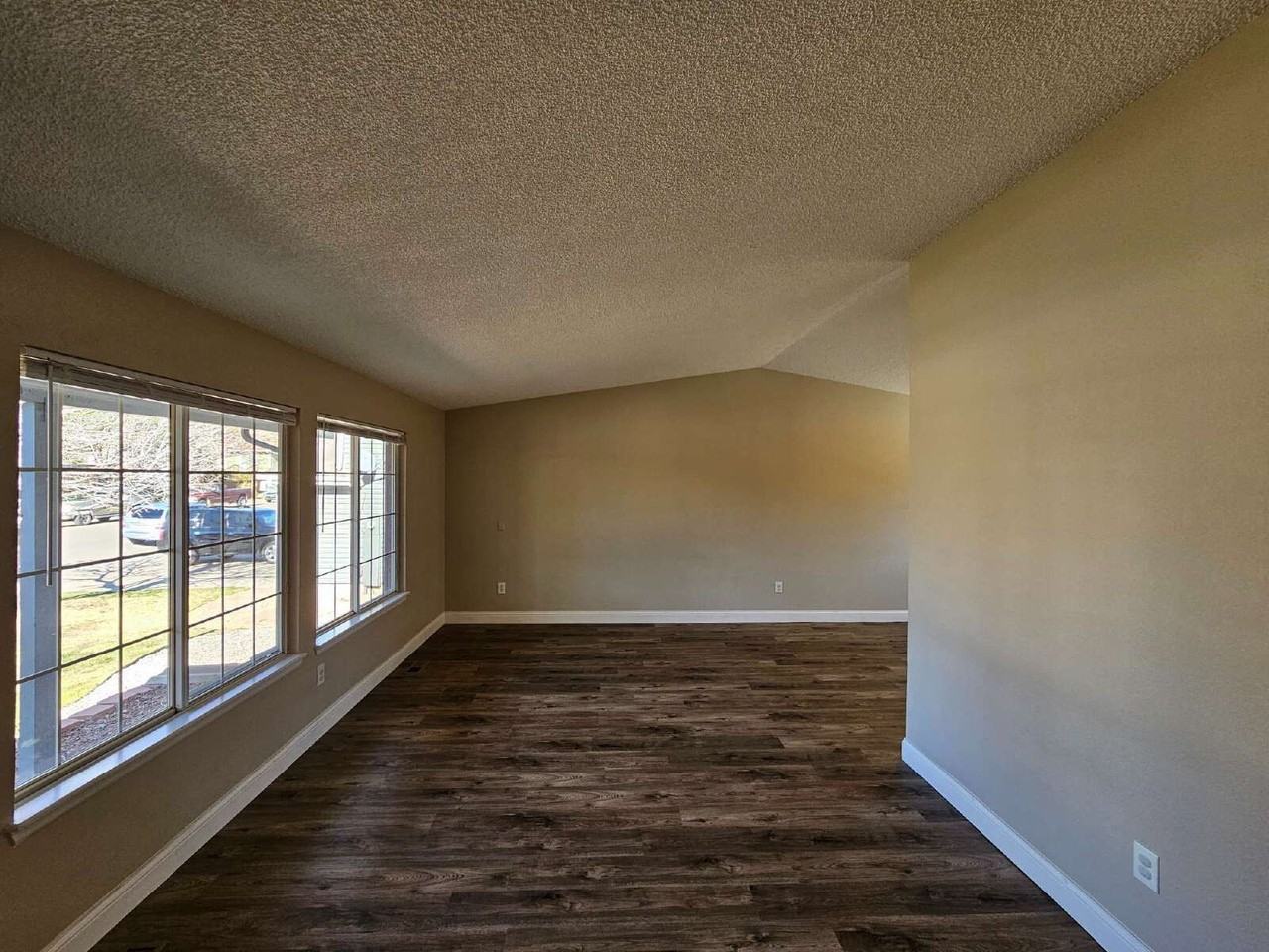 180 Prairie Ridge Rd - Photo 4 of 23