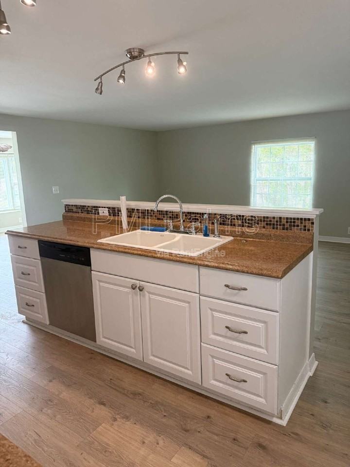 17719 Carthage Ave - Photo 4 of 41